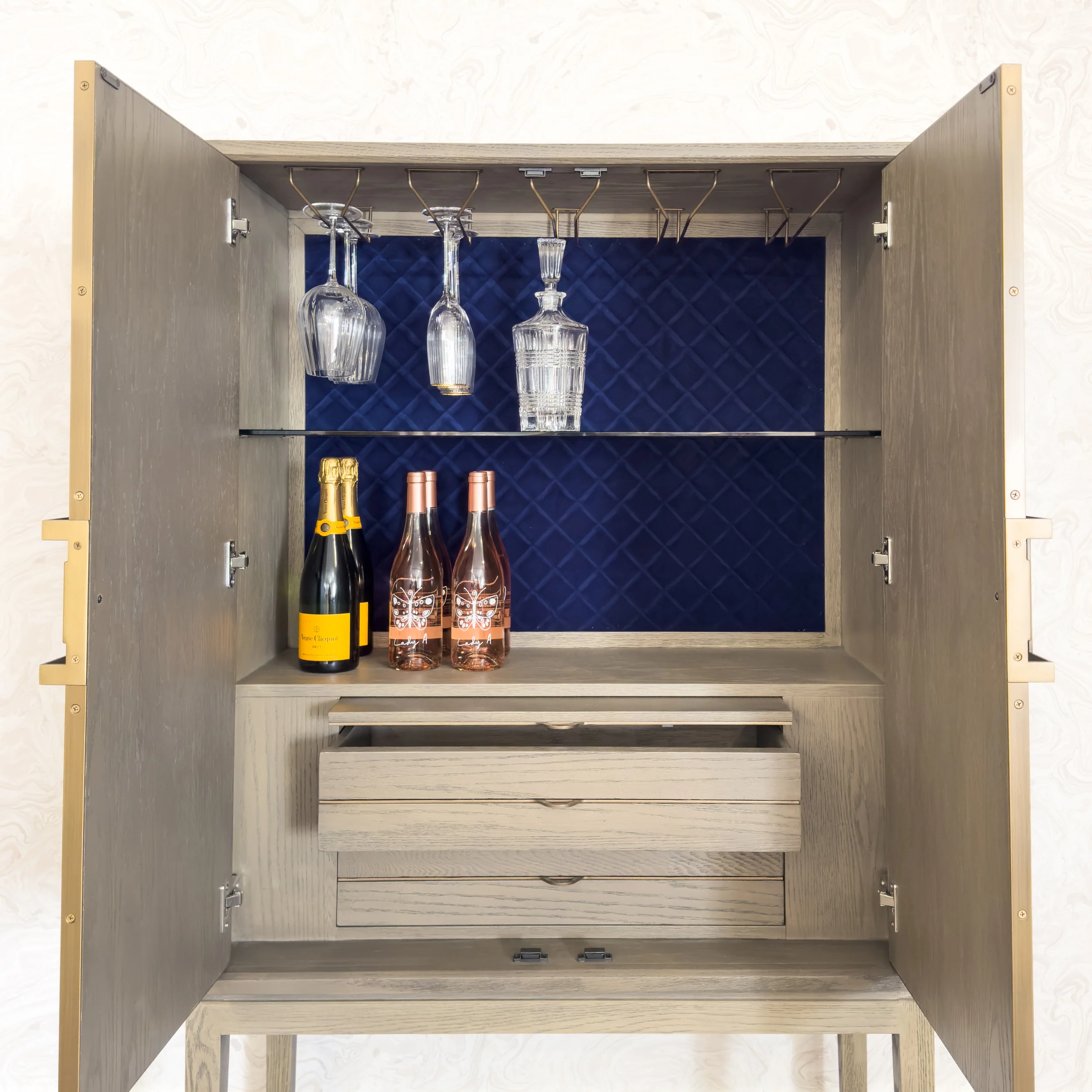 Fernsby Squares Bar Cabinet with Oak and Brass - Image 7