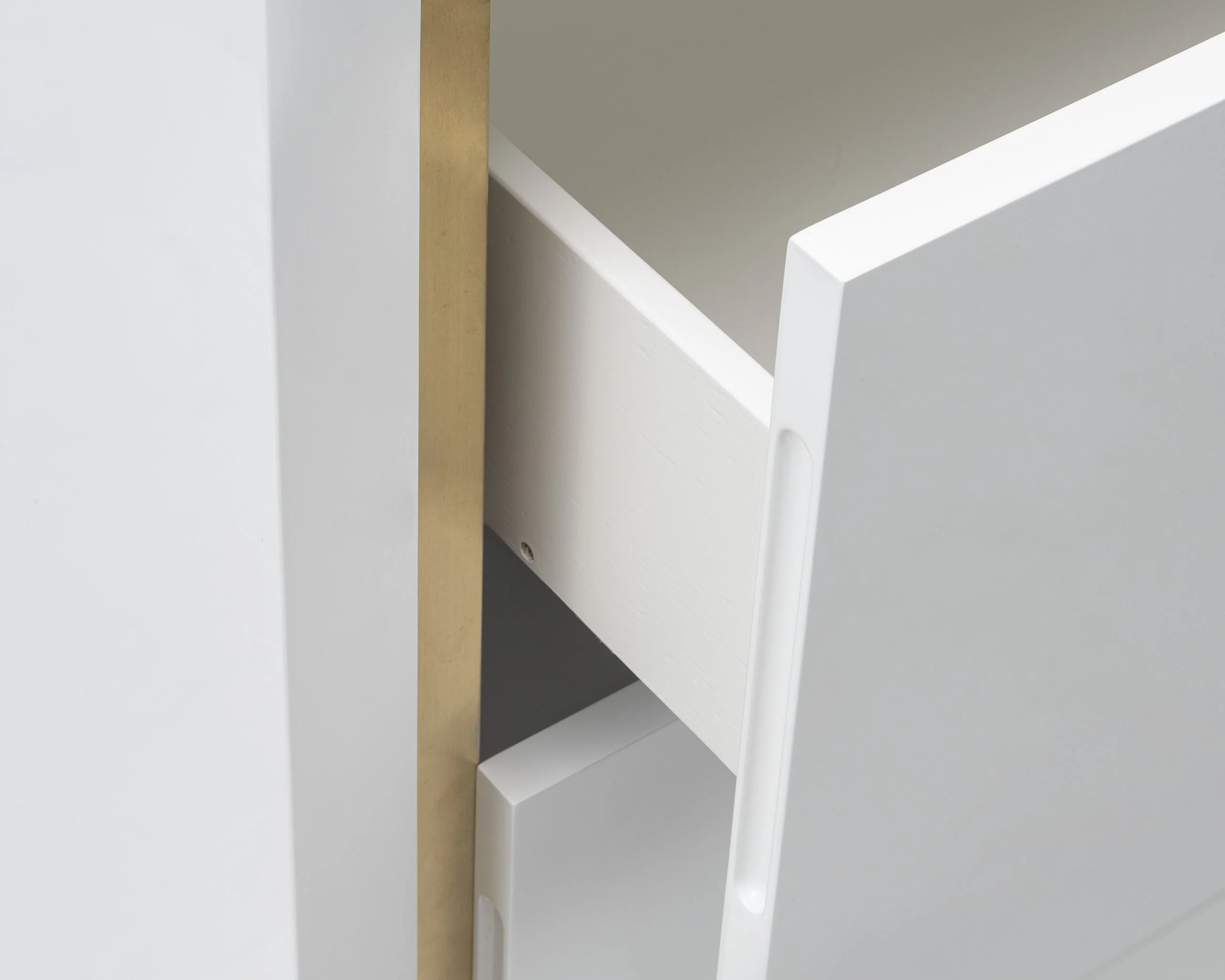 Liang & Eimil Utopia Chest of Drawers with High Gloss White Lacquer - Image 5