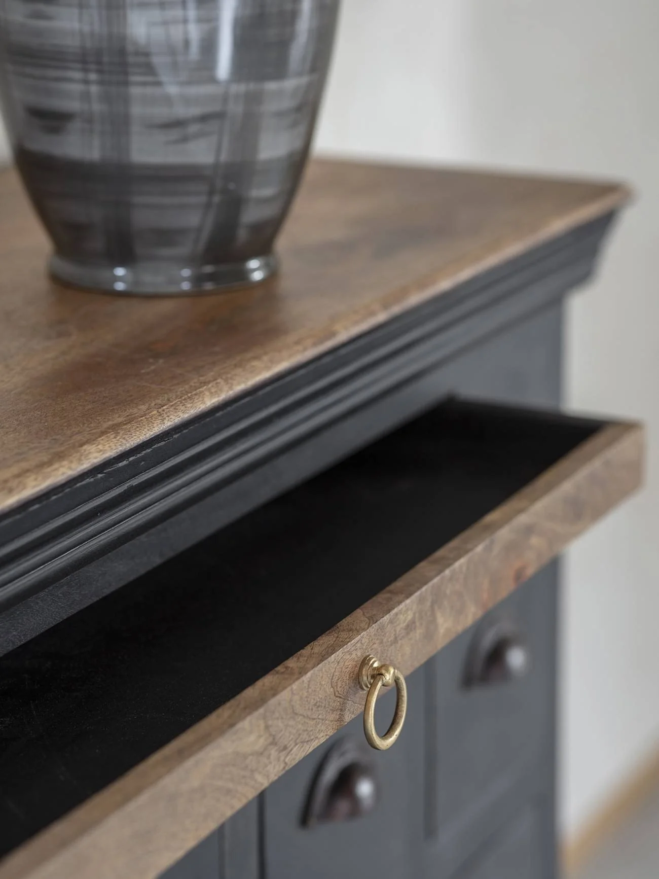 Libra Interiors Hoxton II Antique Chest - Image 4