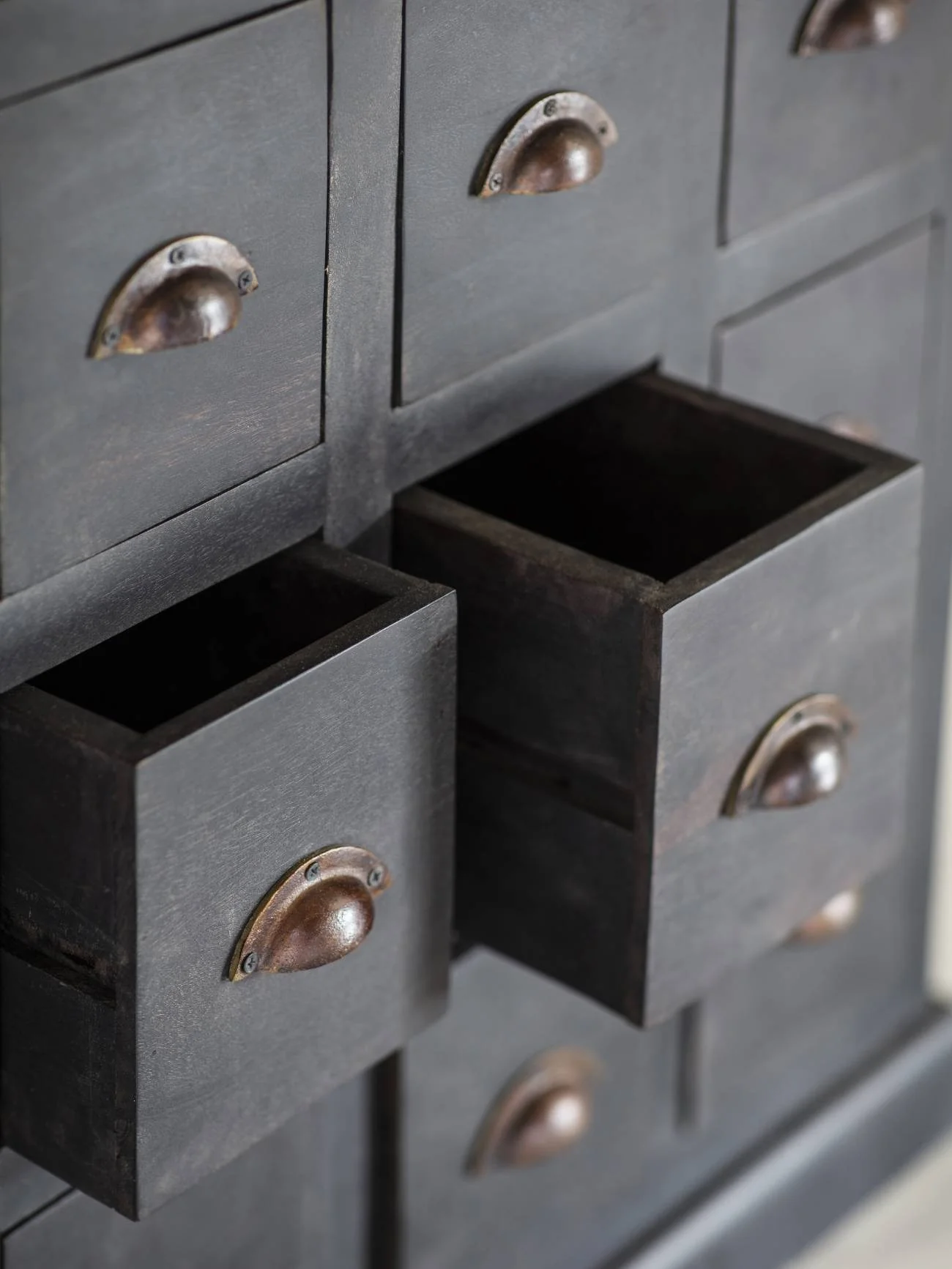 Libra Interiors Hoxton II Antique Chest - Image 5