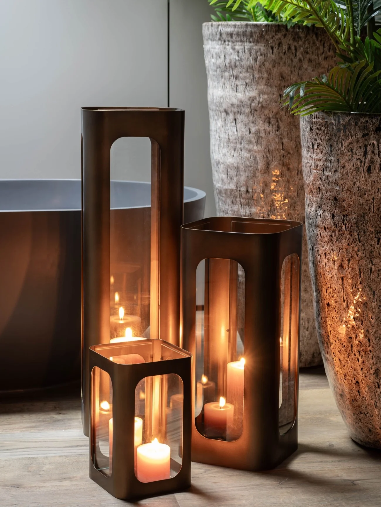 Libra Interiors Thorpe Hurricane Lamp – Medium - Image 5