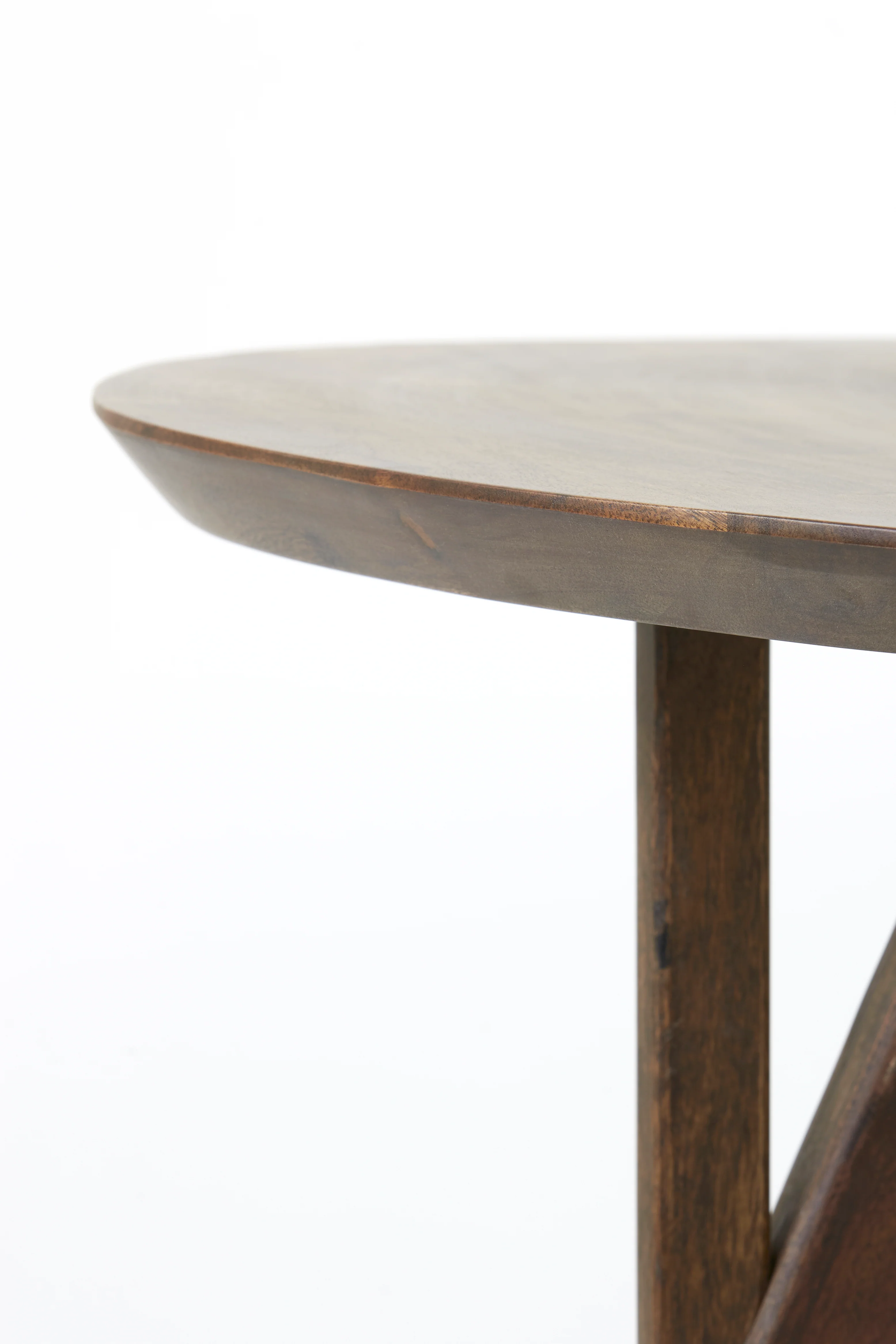 Light & Living Quenza Round Dining Table in Brown Acacia Wood – Small - Image 3