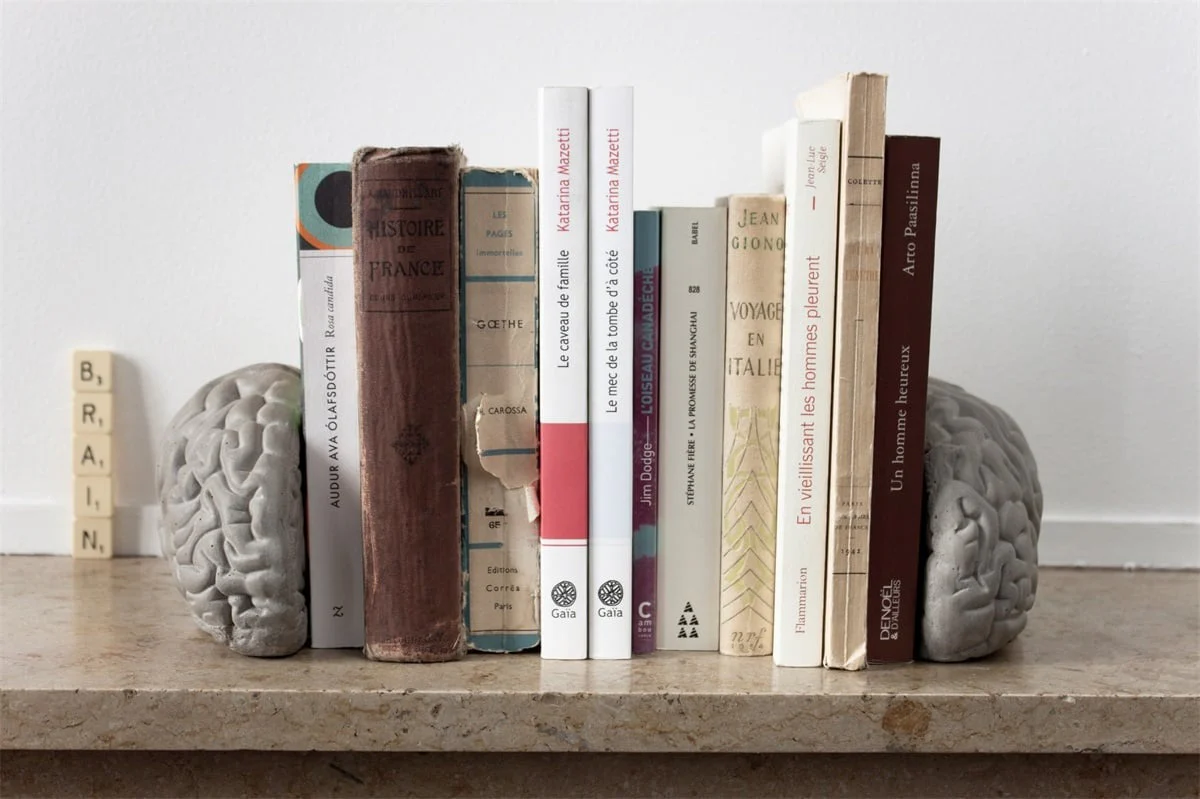Lyon Beton Gray Matters Book Ends in Concrete - Image 3