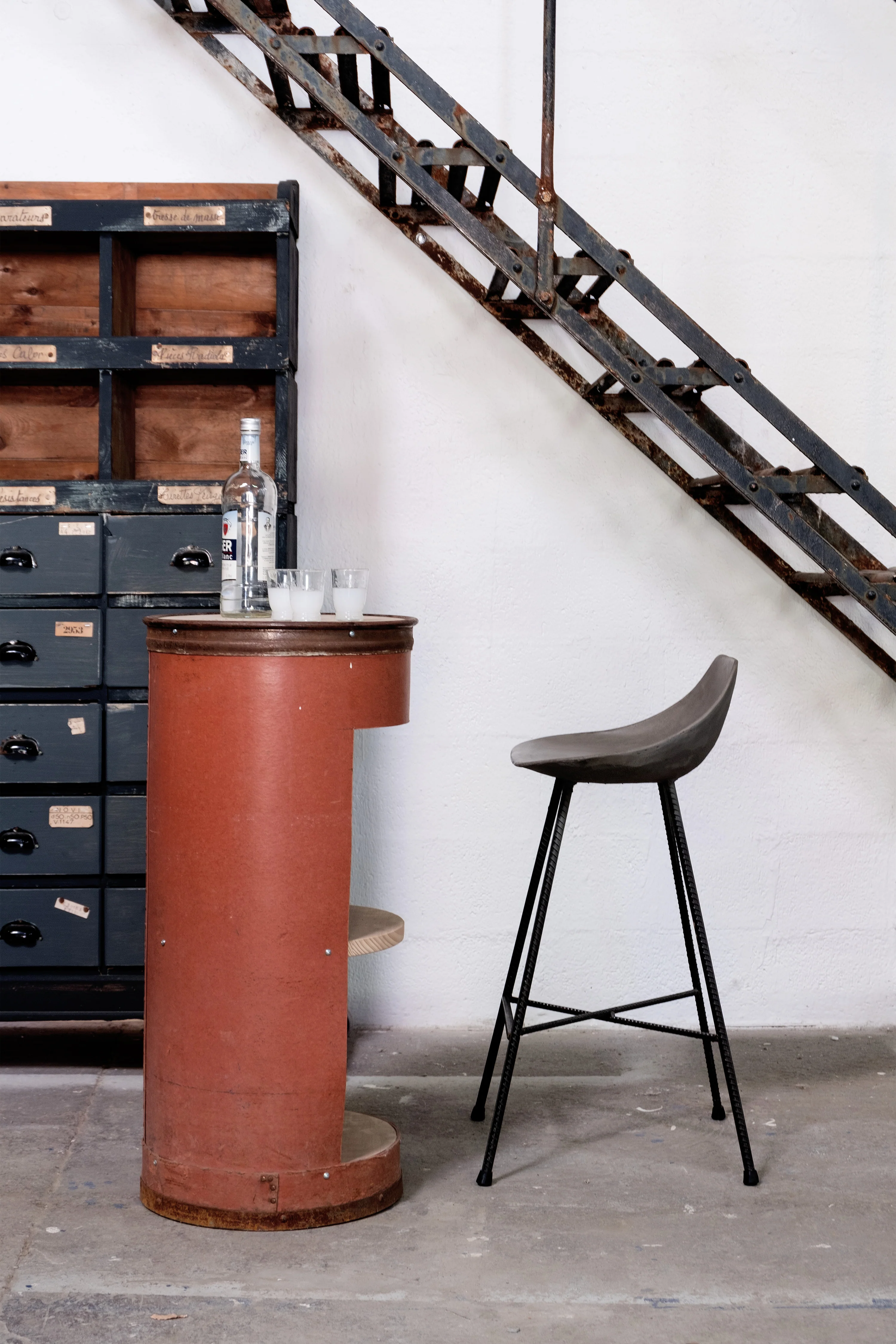 Lyon Beton Hauteville Bar Chair with Concrete Seat – Small - Image 10