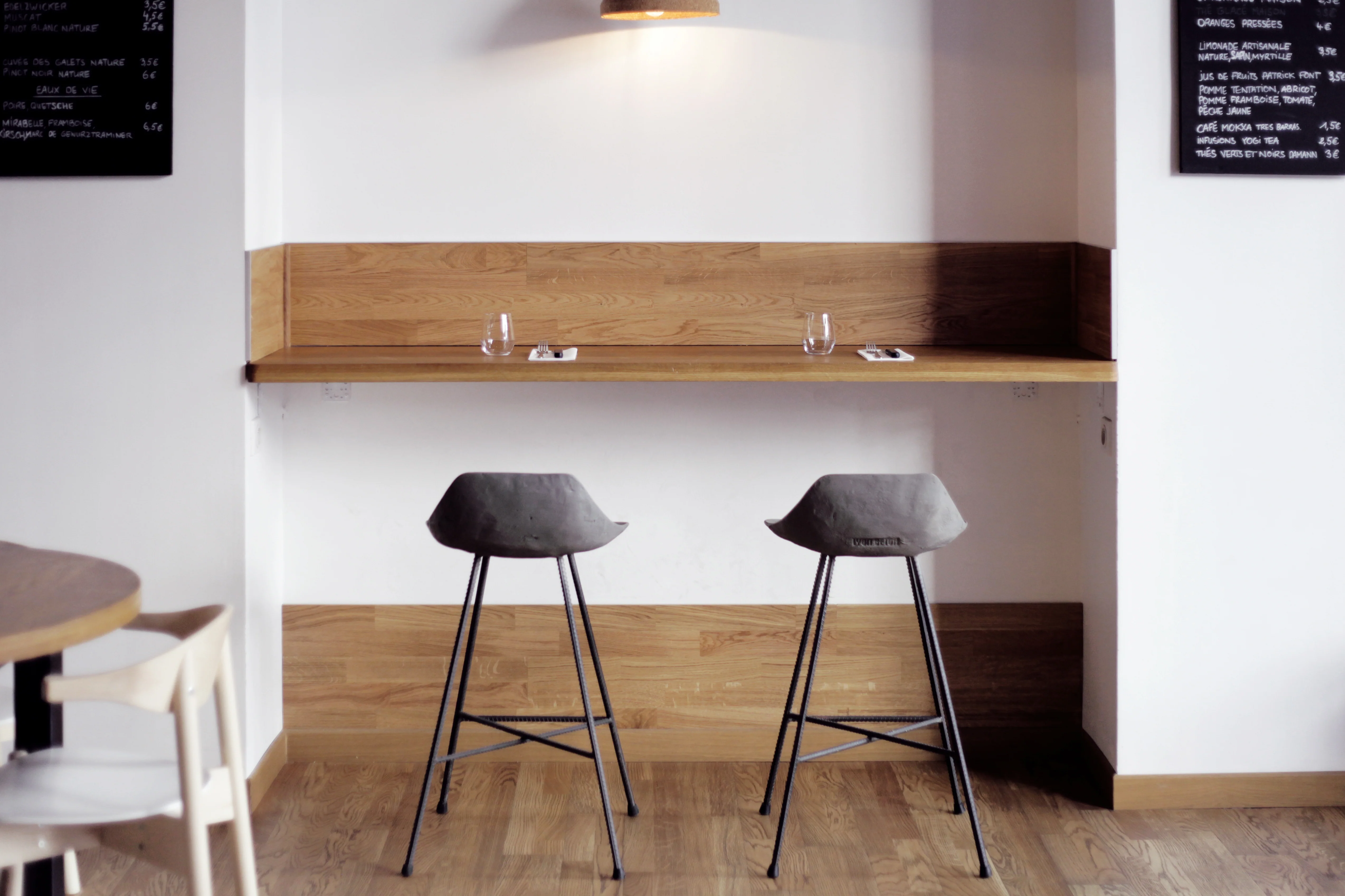 Lyon Beton Hauteville Bar Chair with Concrete Seat – Small - Image 7