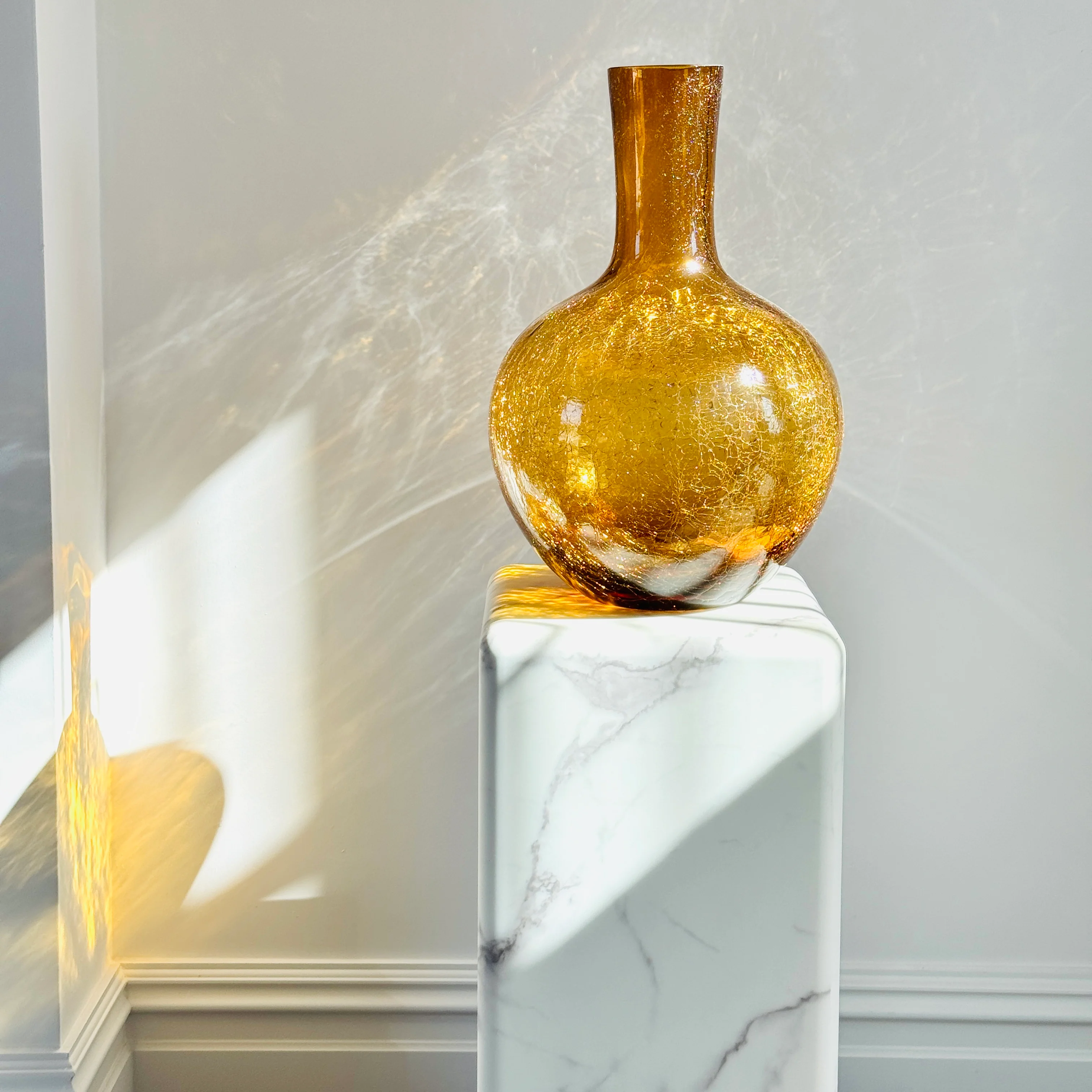 Pols Potten Crackled Ball Body Vase in Amber Glass – Large - Image 5