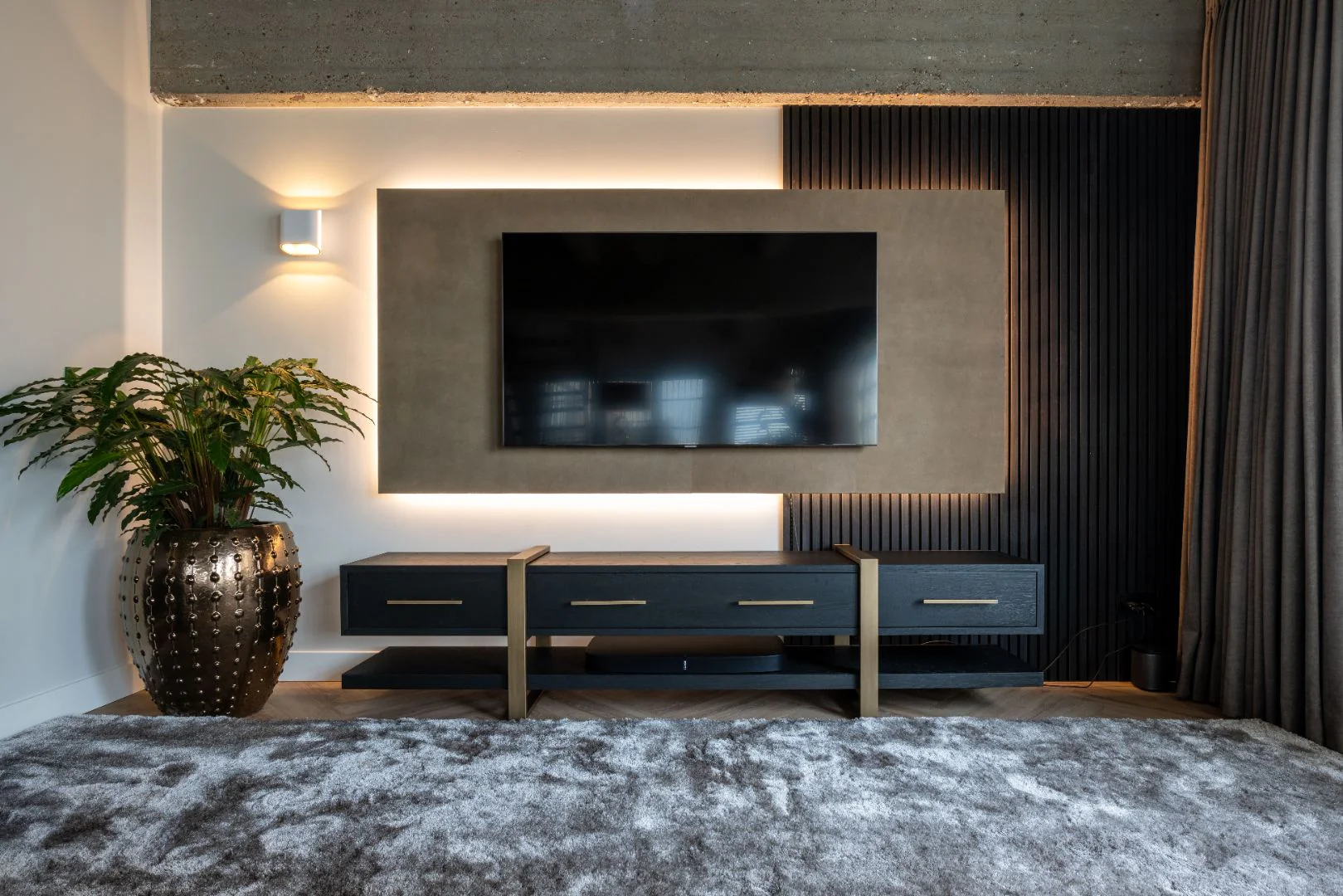 Richmond Interiors Cambon TV-Unit in Dark Coffee - Image 10