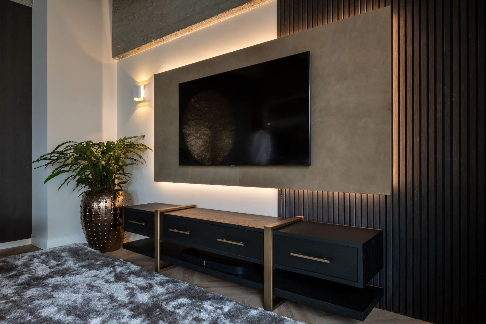 Richmond Interiors Cambon TV-Unit in Dark Coffee - Image 9