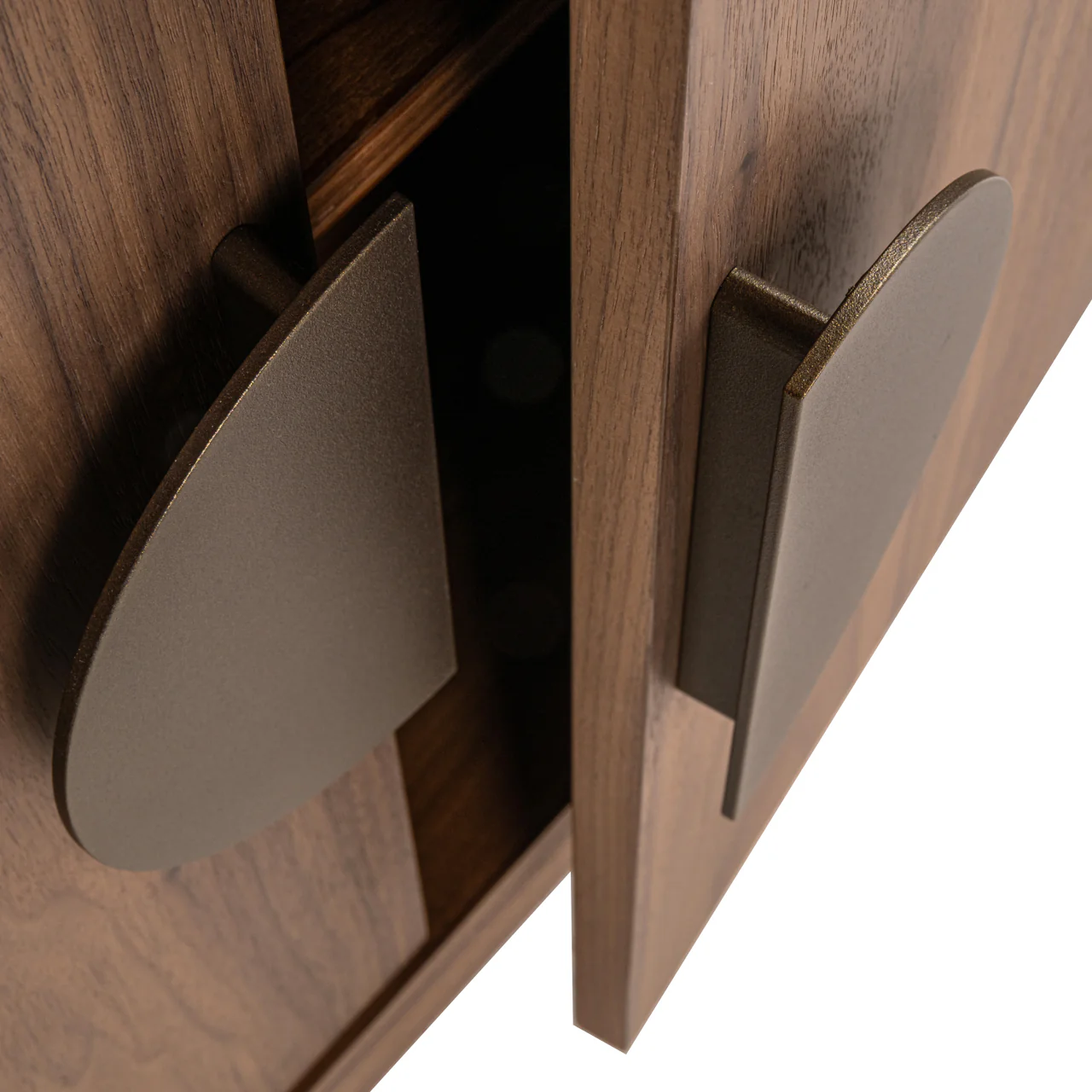 Richmond Interiors Windsor Display Cabinet – Walnut - Image 7