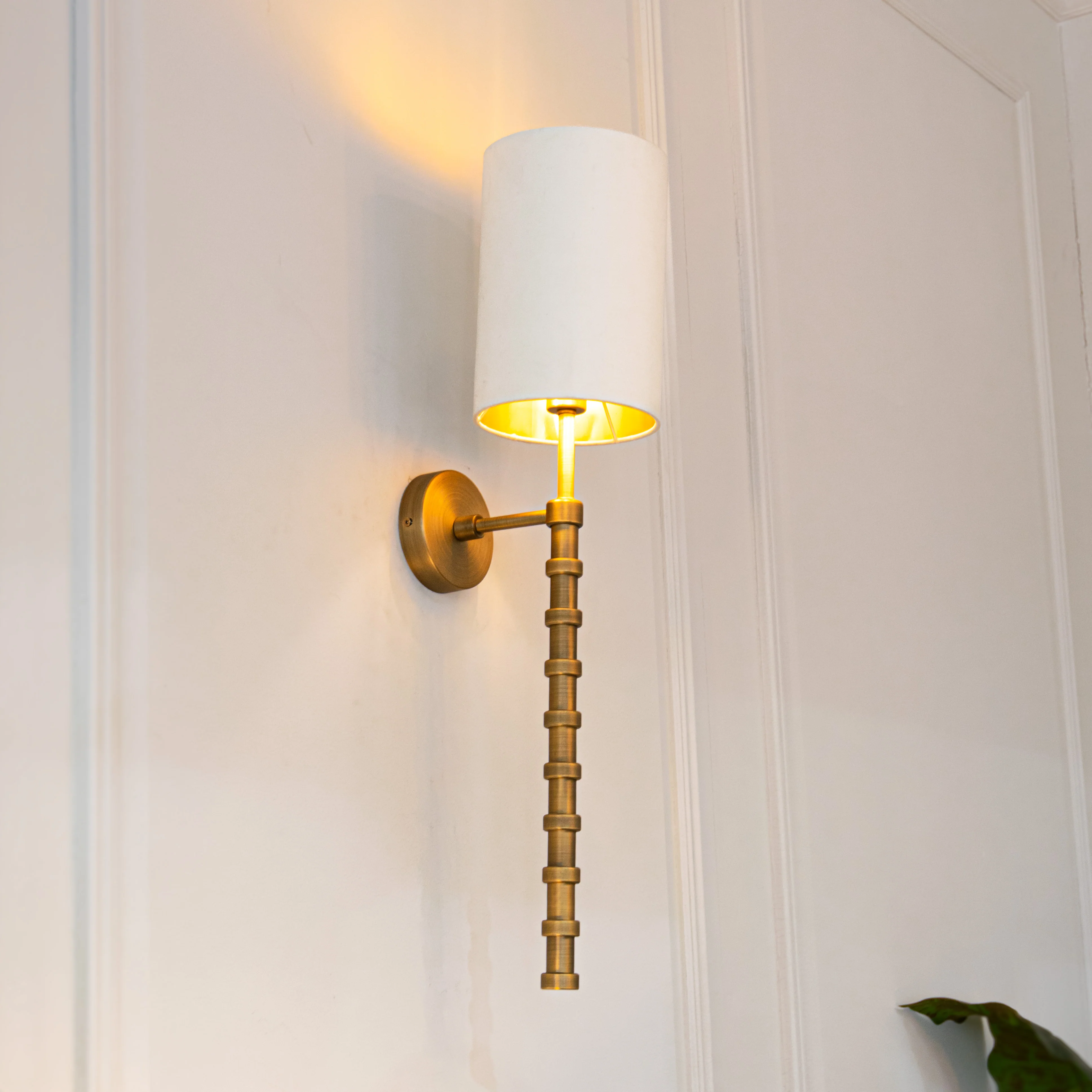 RV Astley Brenta Wall Lamp – Antique Brass - Image 2