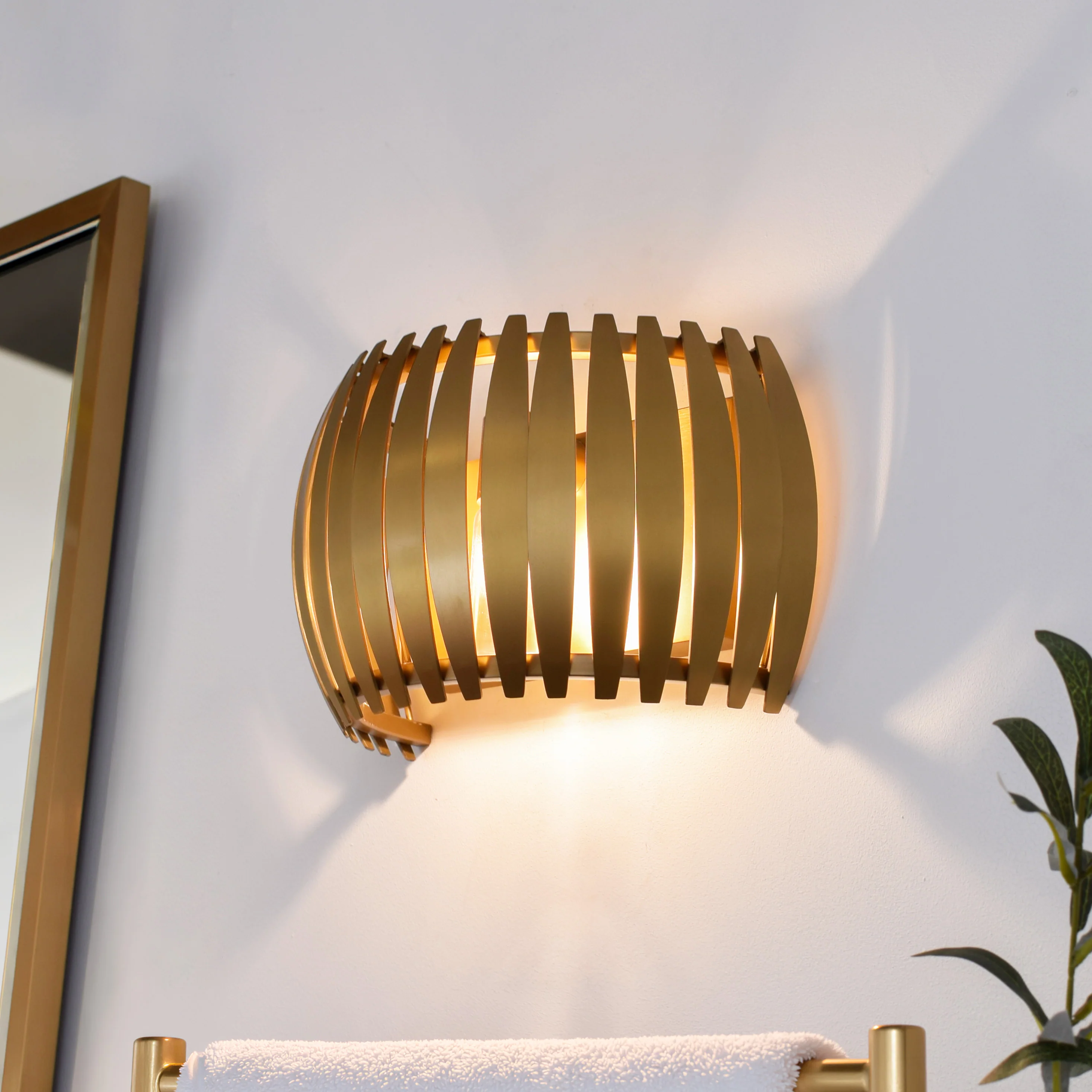 RV Astley Dean IP65 Wall Lamp – Antique Brass - Image 2