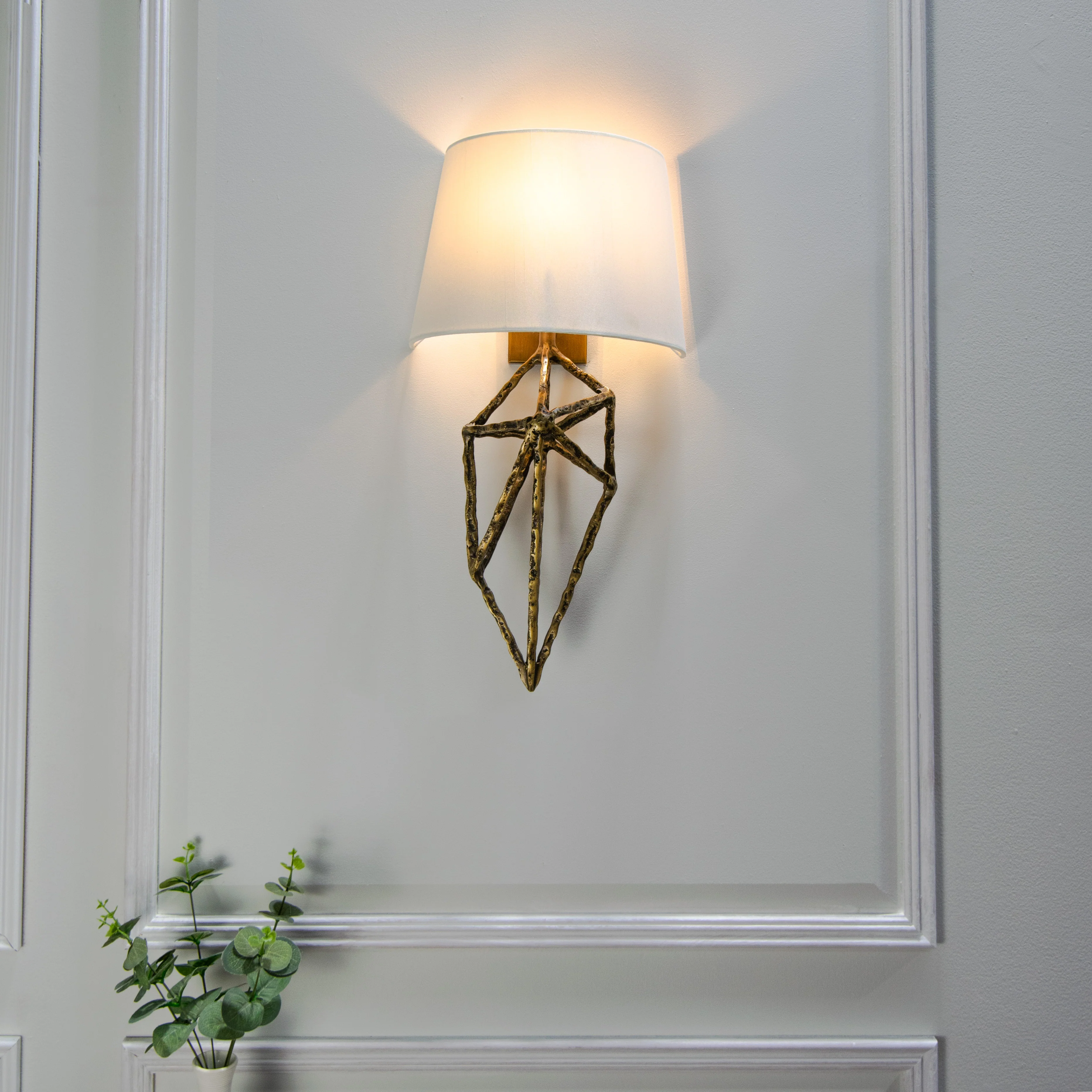 RV Astley Lyra Wall Lamp – Antique Brass - Image 2